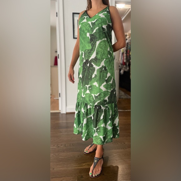 Relax green banana leaves maxi dress. - Picture 5 of 7